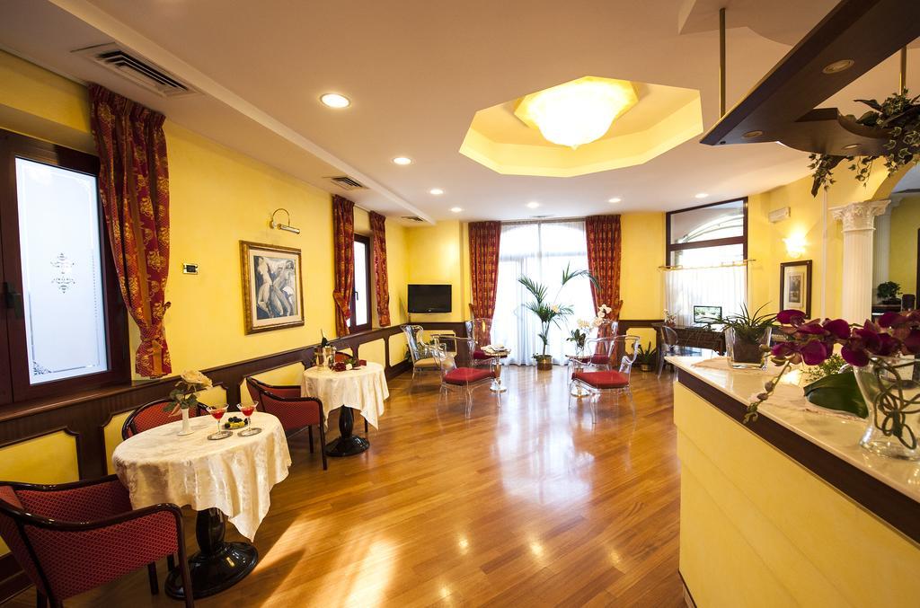 Hotel Regent - In Pieno Centro San Benedetto del Tronto Exterior photo