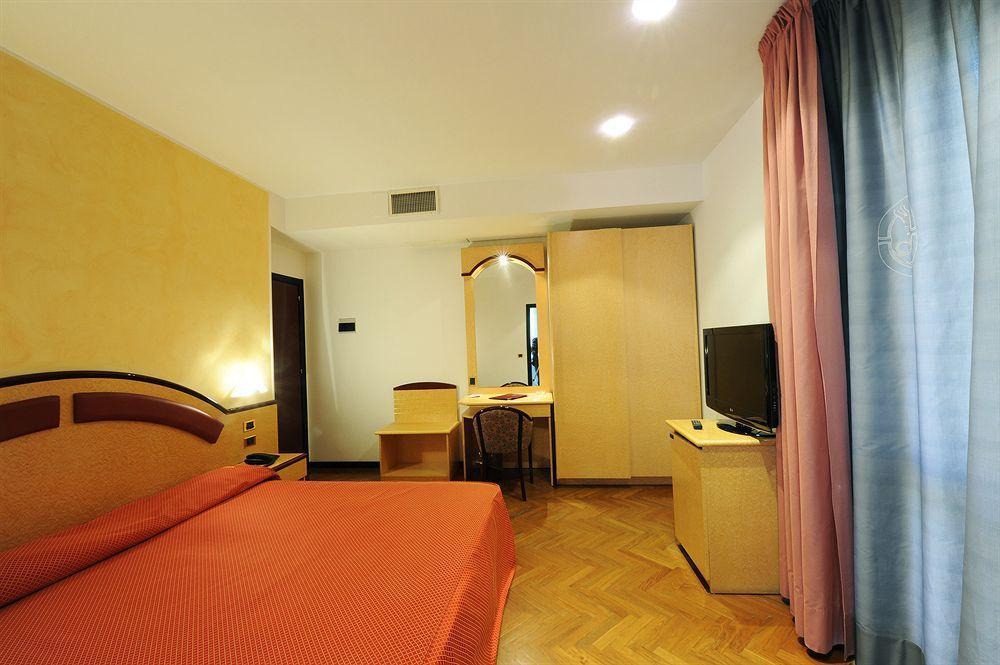 Hotel Regent - In Pieno Centro San Benedetto del Tronto Exterior photo